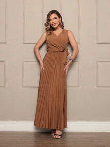 Vestido Longo Plissado Sem Manga com Decote em V e Cintura Ajustável