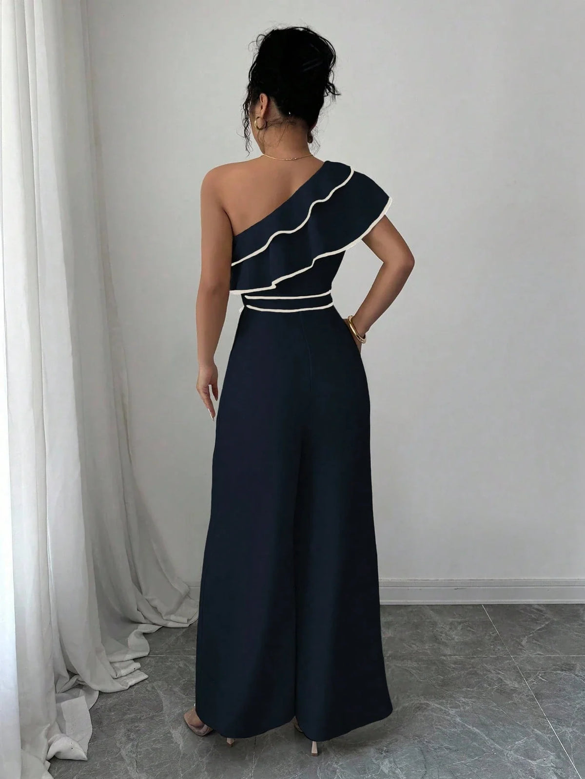 Macacão Feminino Pantalona Um Ombro Só com Babados